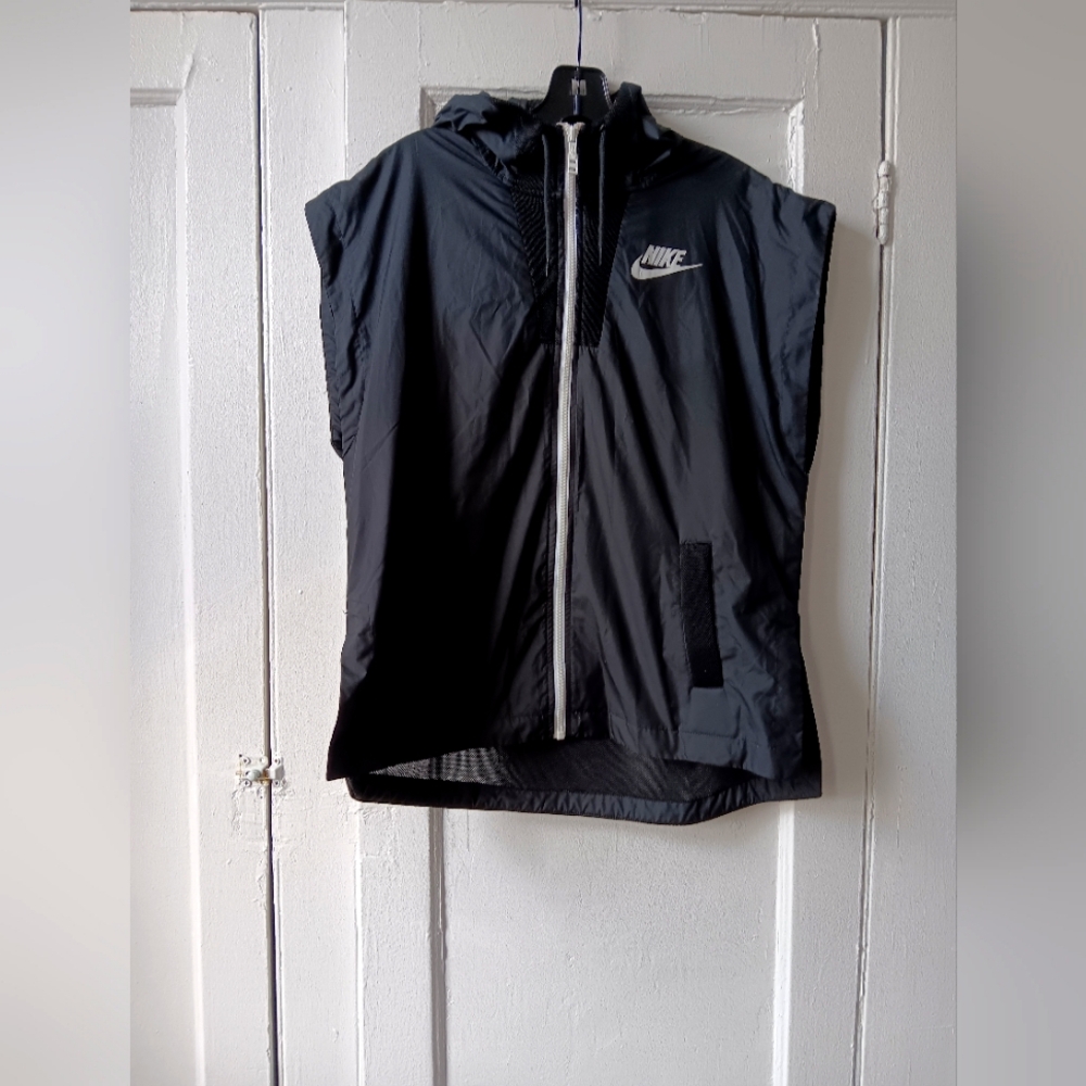 Nike wind breaker vest. Blak. Size L